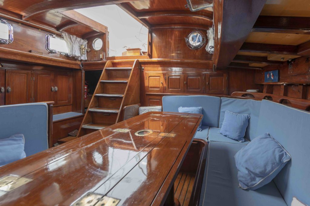 Intérieur Voilier Classique Tqlofq, acajou, yachting classique