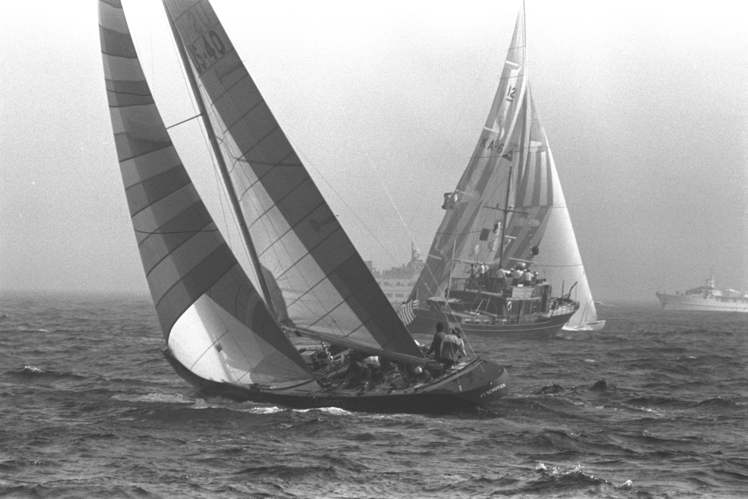 Un Siècle De Yachting Sur Le Saint-Laurent 1861-1964 – Hector Cimon – Livre Ancien 1966